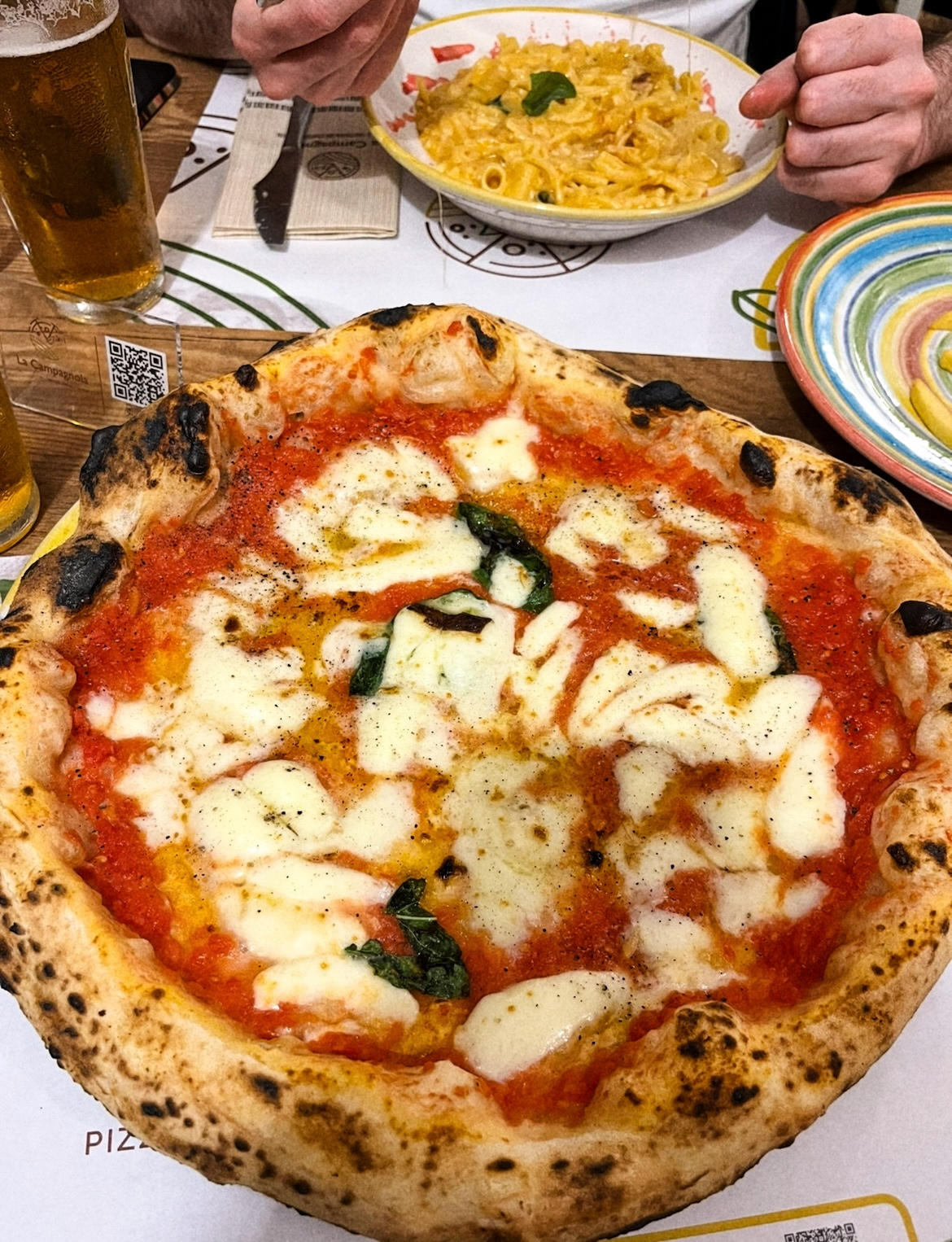 Pizza Margherita v Neapole